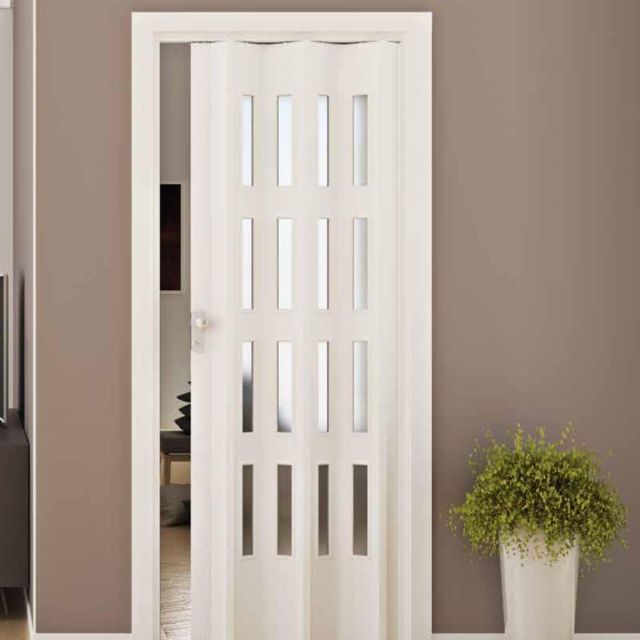 puerta plegable blanca cristal en habitación