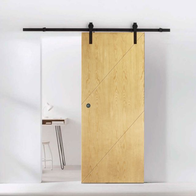 puerta corredera de madera de pino en una habitacion moderna