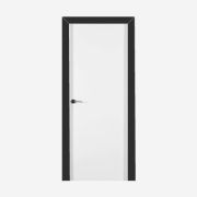 puerta blanca tapetas negras