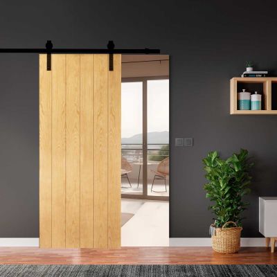 puerta corredera de madera instalada en una habitacion de lujo