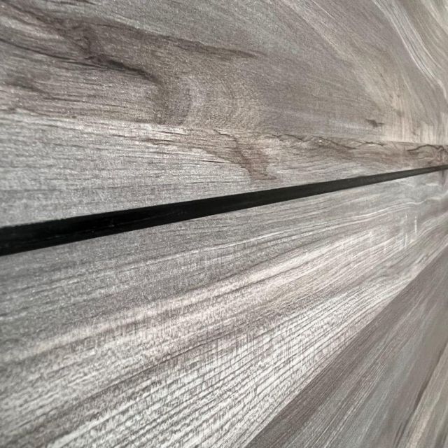 puerta-laminada-vulcano-greca-negra-detalle