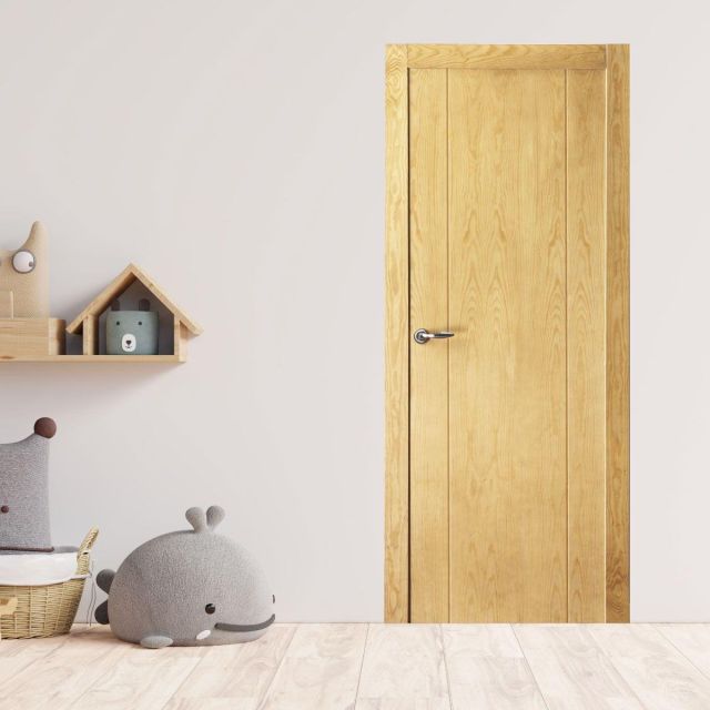 puerta maciza rayas vista en una habitación